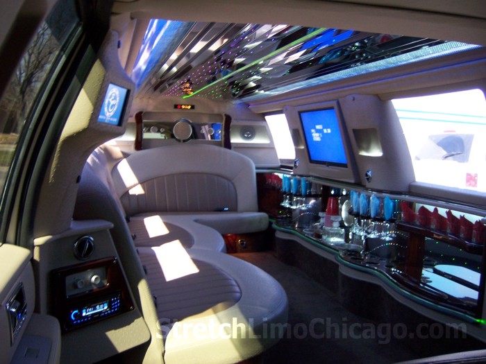 White Lincoln Navigator Limo. Lincoln Navigator limo rental